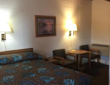 Single Queen Room