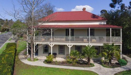 Ten-Bedroom Holiday Home