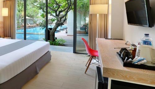 Deluxe Pool Access