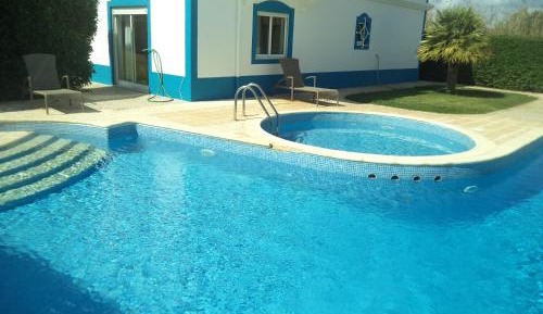 Apartment with Pool View 