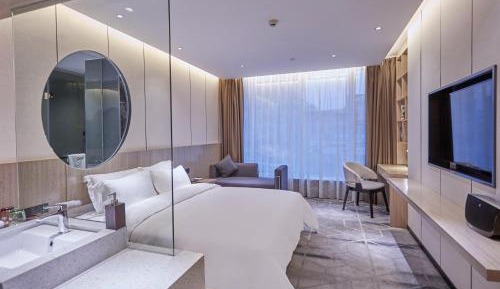 Deluxe Queen Room