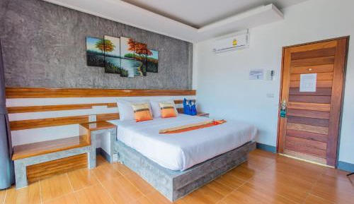 Queen Room with Pool View