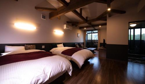 Quadruple Room with Private Bathroom