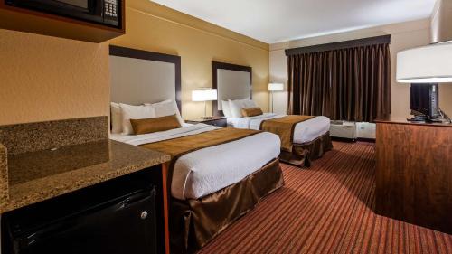 Queen Room with Two Queen Beds - Non Smoking