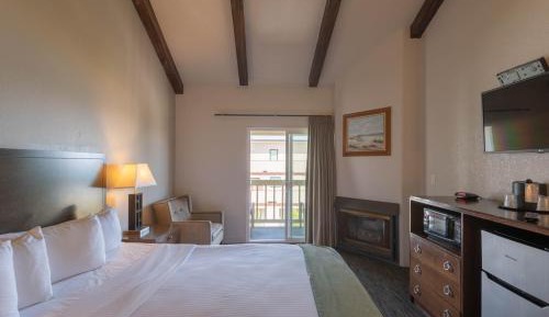 King Room with Partial Ocean View and Fireplace