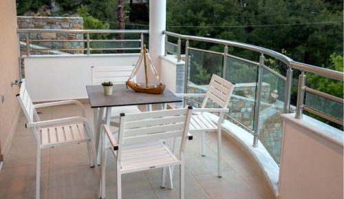 Apartment with Mountain View