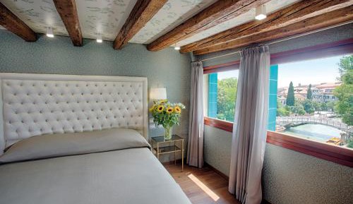 Deluxe Double or Twin Room with Canal View