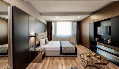 Deluxe Two-Bedroom Suite