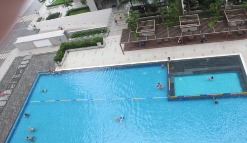 Apartment with Pool View 