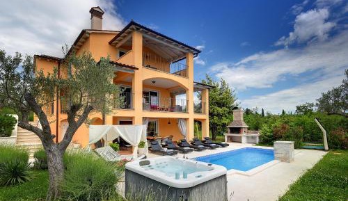 Four-Bedroom Holiday Home