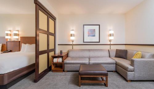 Queen Room with Two Queen Beds and Sofa Bed - High Floor