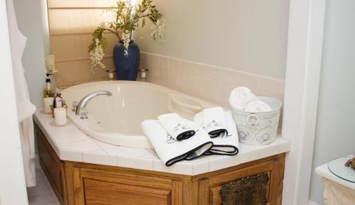 King Suite with Spa Bath
