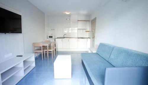 One-Bedroom Apartment (2 Adults + 2 Children)