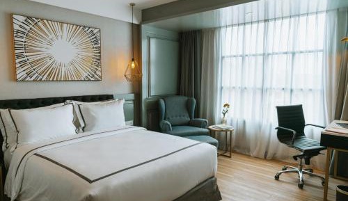 Deluxe Queen Room
