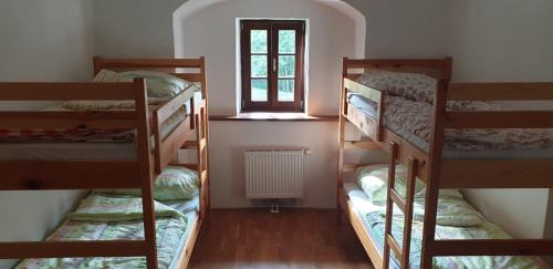 Economy Quadruple Room with Shared Bathroom