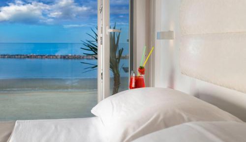 One Bedroom Apartment with Sea View
