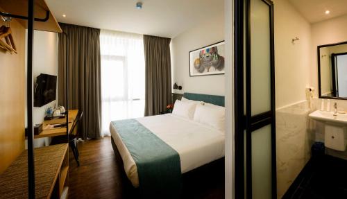 Deluxe Queen Room