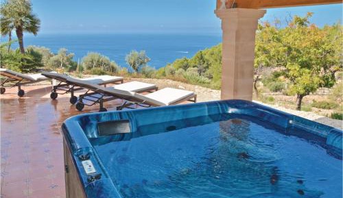 Three-Bedroom Holiday Home 