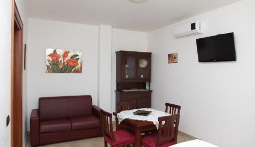 One-Bedroom Apartment (4 Adults)