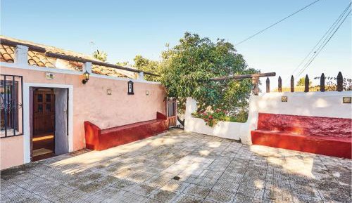 One-Bedroom Holiday Home