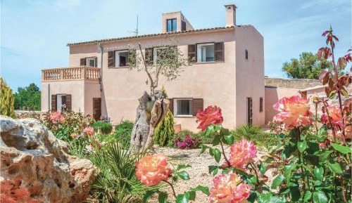 Four-Bedroom Holiday Home