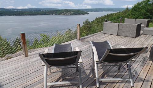Three-Bedroom Holiday Home 