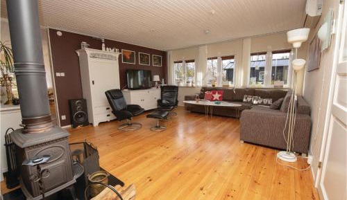 Three-Bedroom Holiday Home 