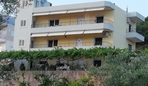 Apartment with Garden View
