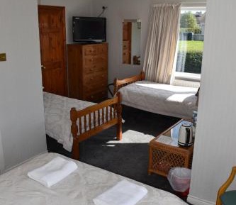Family Room (2 Adults + 2 Children)