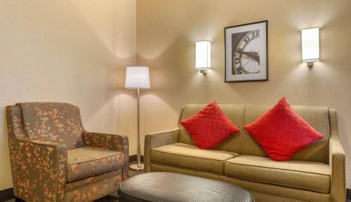 King Suite with Roll-In Shower - Disability Access
