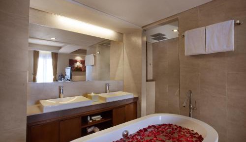 Honeymoon King Suite