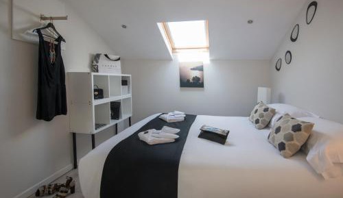 Deluxe Two-Bedroom Apartment with Terrace