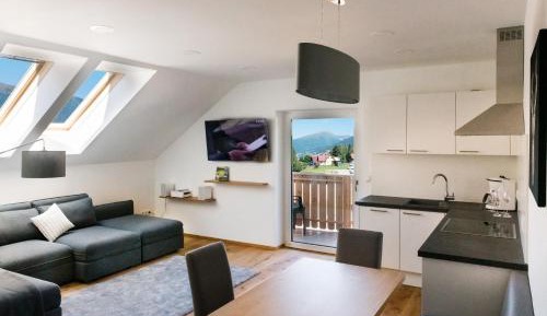 Apartment with Mountain View