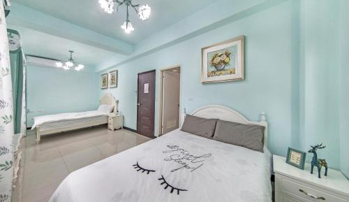 Quadruple Room with Private Bathroom