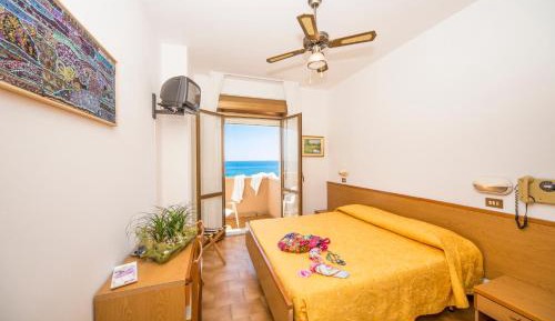 Triple Room with Sea View