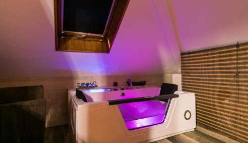 Apartment with Spa Bath