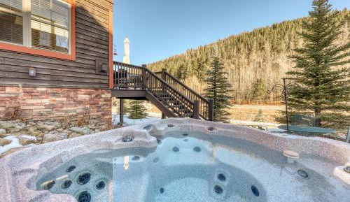 Five Bedroom Holiday Home