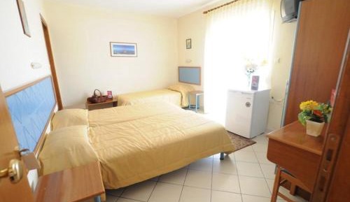 Quadruple Room with Lake and Mountain View