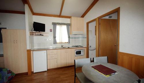 One-Bedroom Apartment with Private Bathroom 