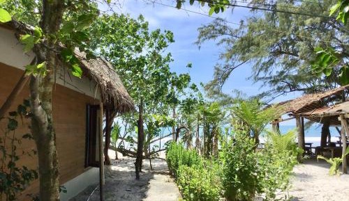 Deluxe Double Room with Partial Sea View