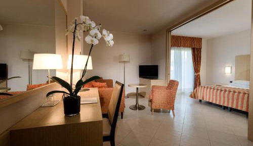 Junior Suite with Garden View and Spa access