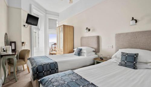 Standard Twin Room with View 