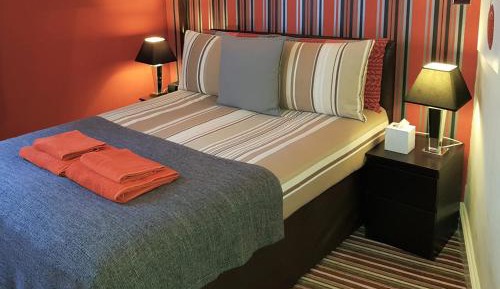 Deluxe Double Room with Ensuite Bathroom