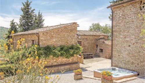 Eight-Bedroom Holiday Home