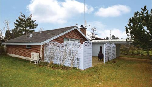 Three-Bedroom Holiday Home 