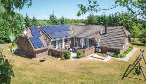 Five-Bedroom Holiday Home