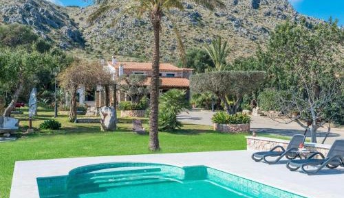 Villa with Garden View
