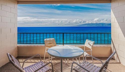 Studio Apartment with Balcony and Oceanfront View