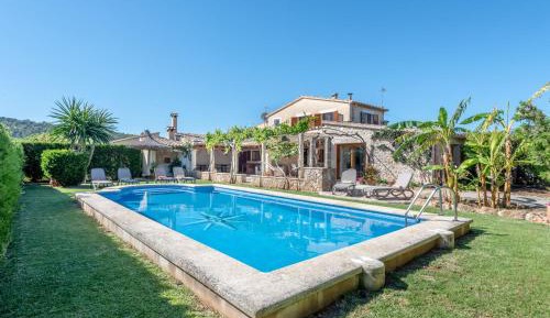 Villa with Garden View