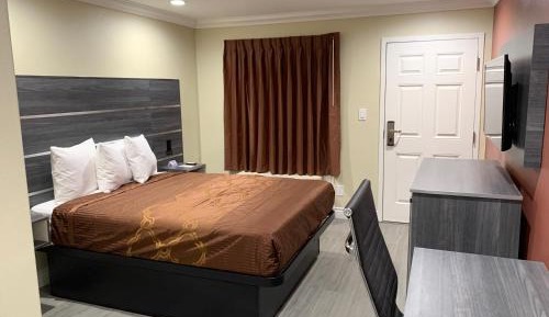 Deluxe Queen Room